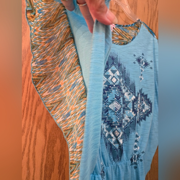 Pretty, flowy, short sleeve turqoise blouse with semi sheer back. Size small. - Picture 6 of 7